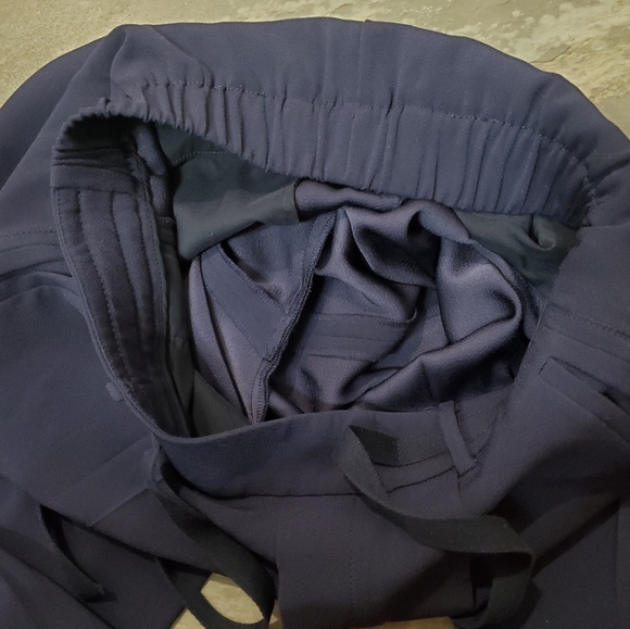 Vince Wide Leg Pull-on High Rise Pants. Navy Blue. Size S. 29" Inseam. - Picture 9 of 13